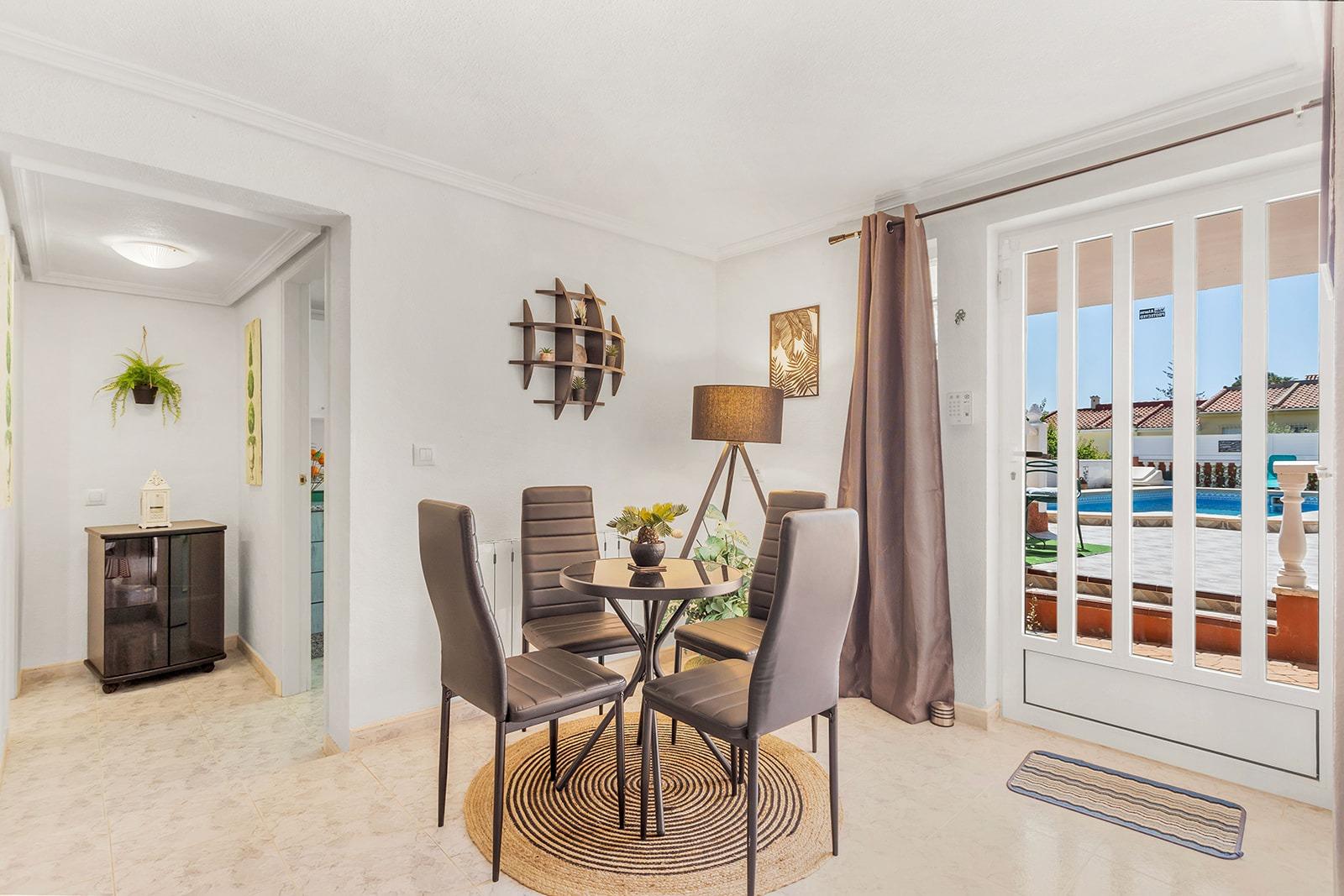 Open-plan living and dining area, villa in Los Balcones, Torrevieja
