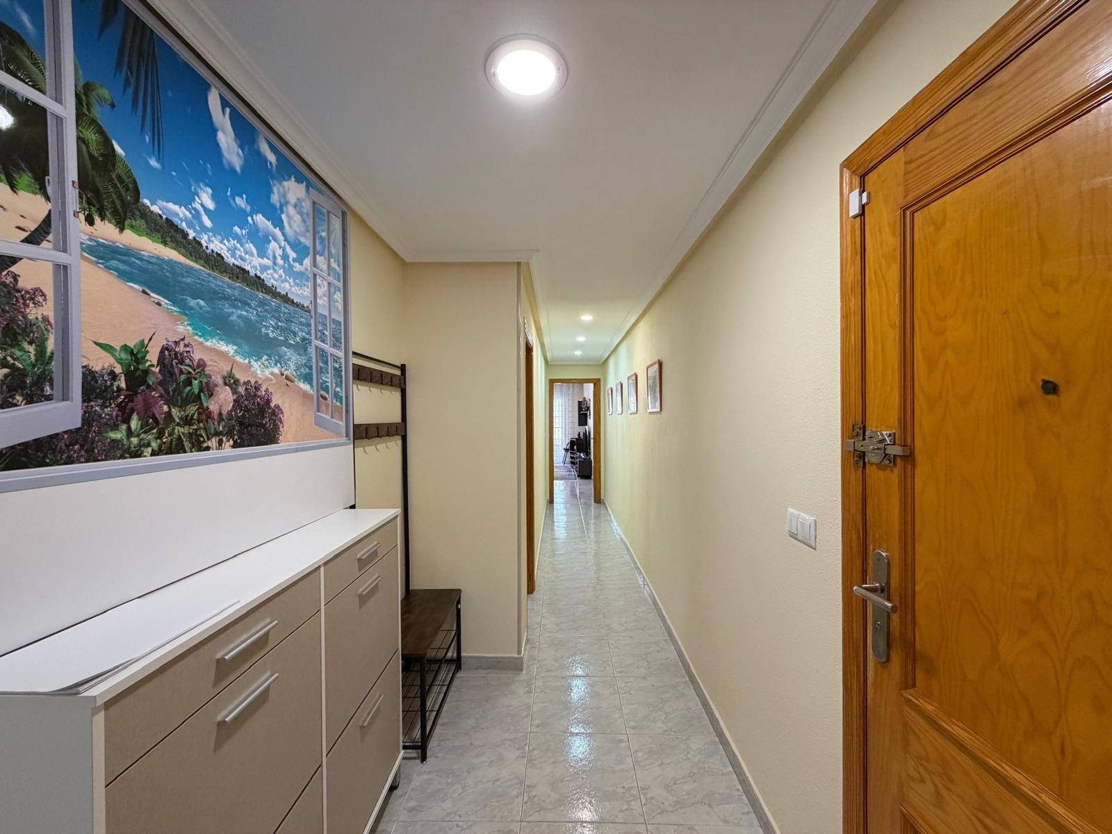Dining area with table and chairs, 3-bedroom apartment, Playa del Cura, Torrevieja