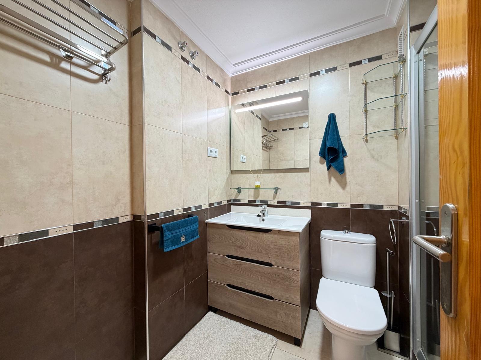 Kitchen with fitted appliances and overhead cabinets, Playa del Cura apartment
