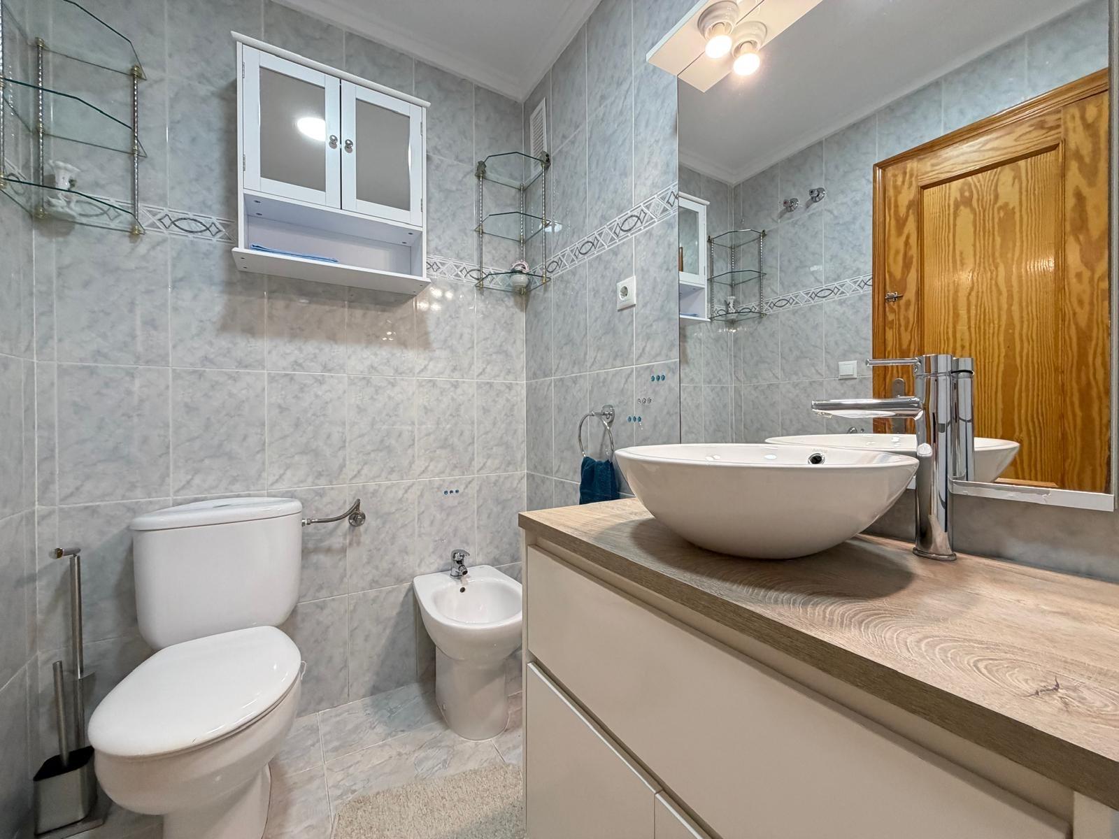 Third bedroom with storage and natural light, Playa del Cura apartment
