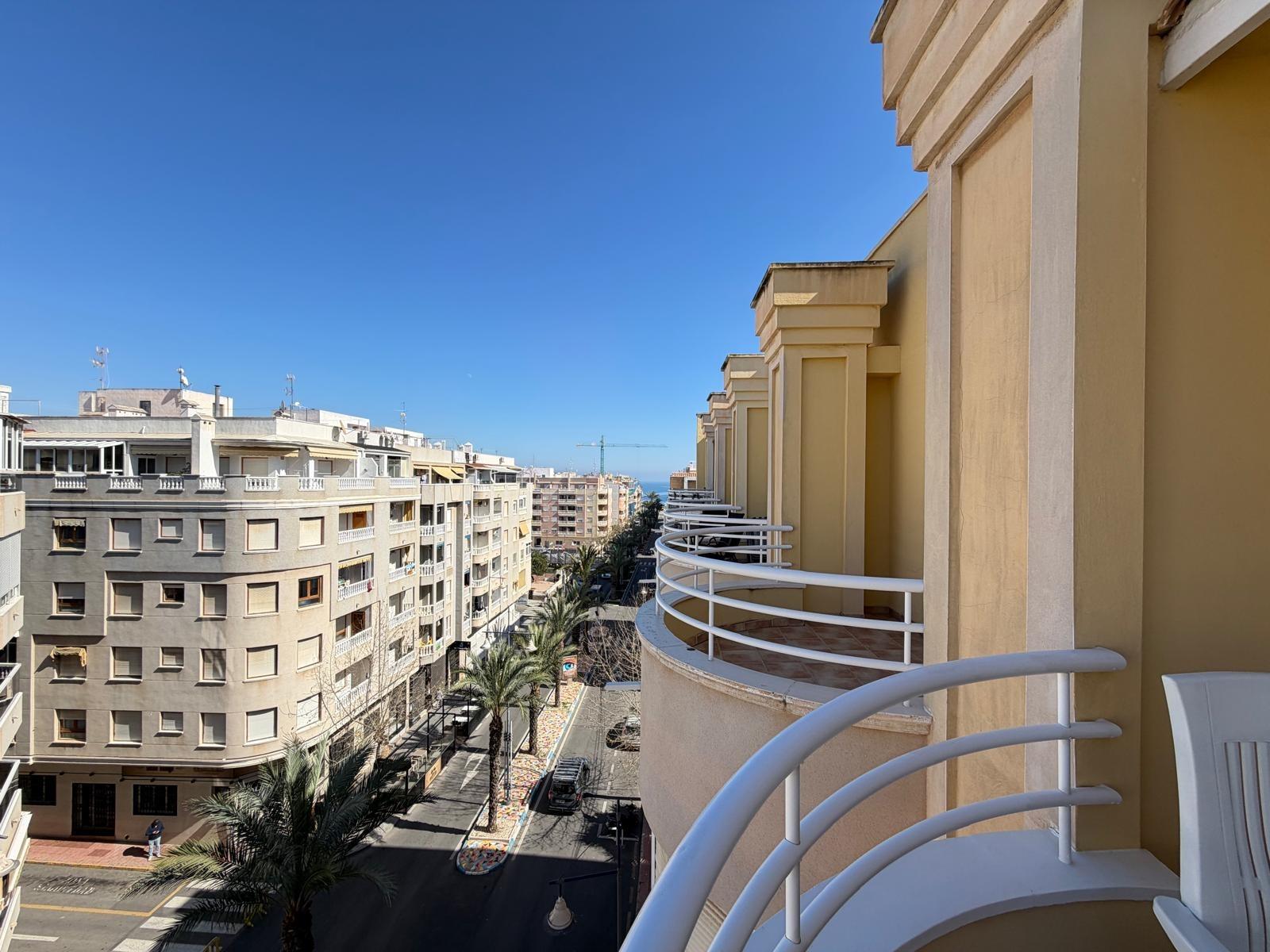 Solarium with partial sea view, 5th-floor penthouse Playa del Cura