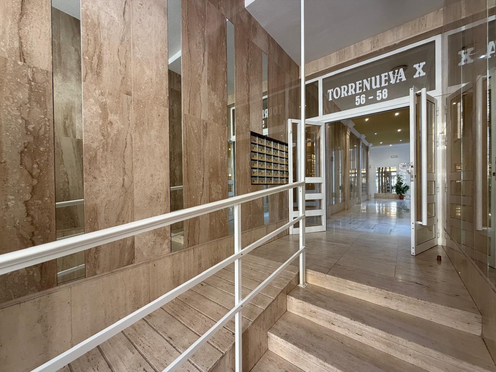 Solarium with views towards Torrevieja town, 5th-floor penthouse