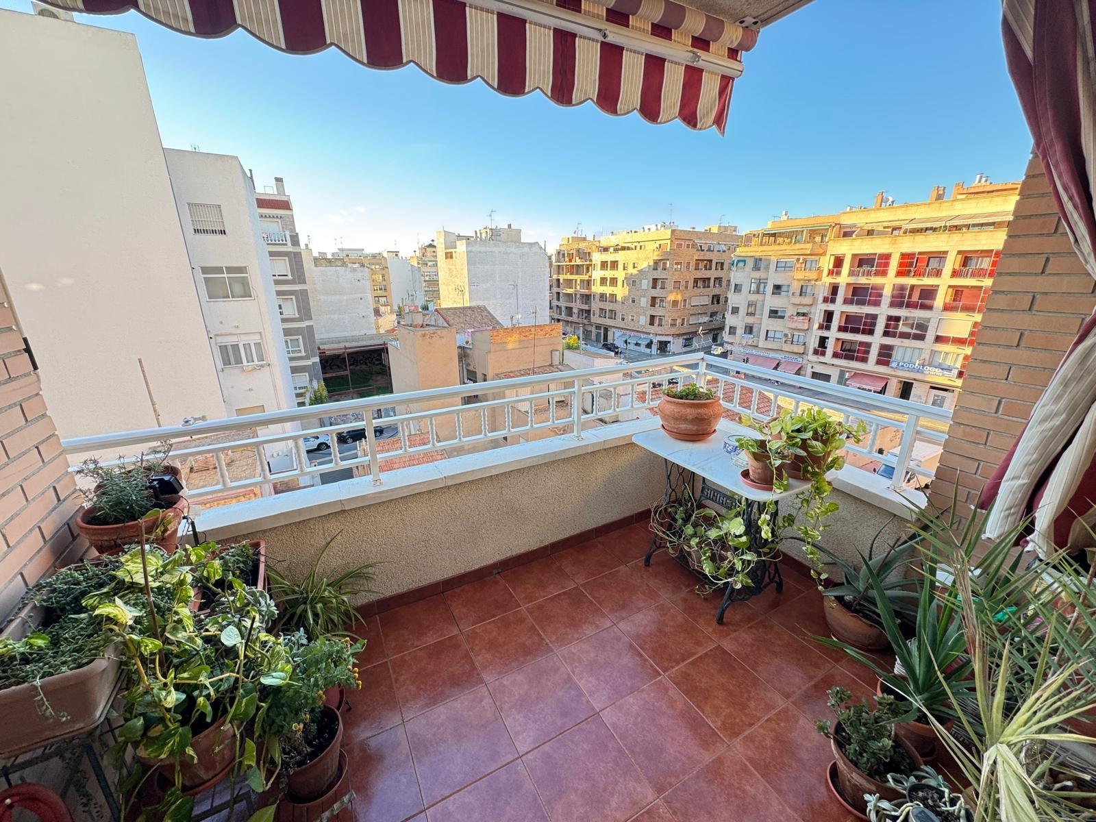 Terrace with outdoor seating and railings, 4-bedroom apartment, Torrevieja Centre