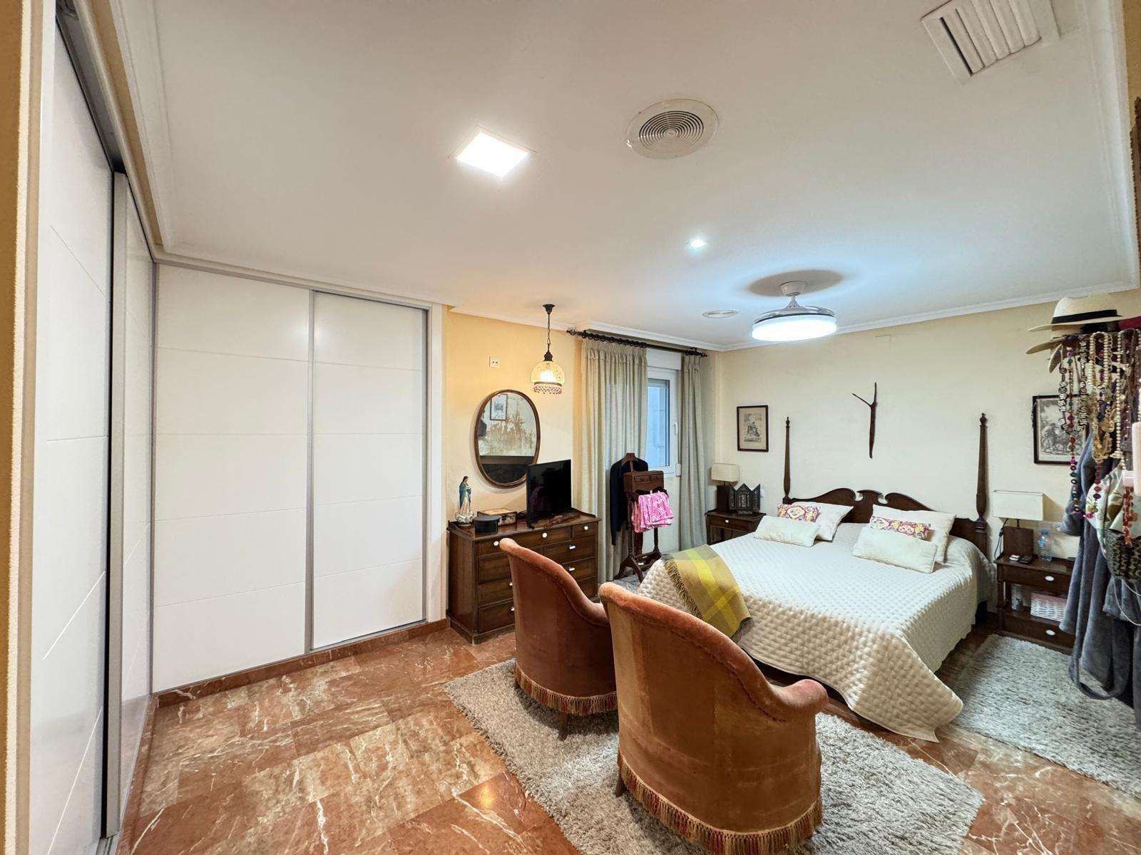 Patio area with door access, 4-bedroom apartment, Torrevieja Centre
