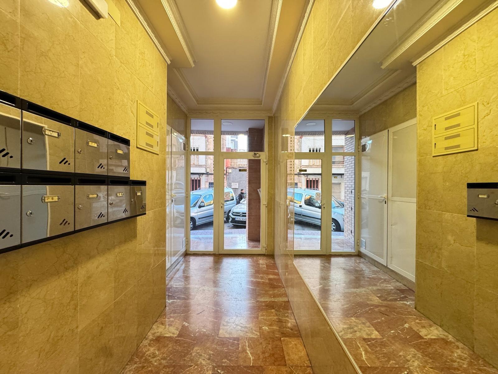 Kitchen breakfast bar and seating, Torrevieja Centre apartment