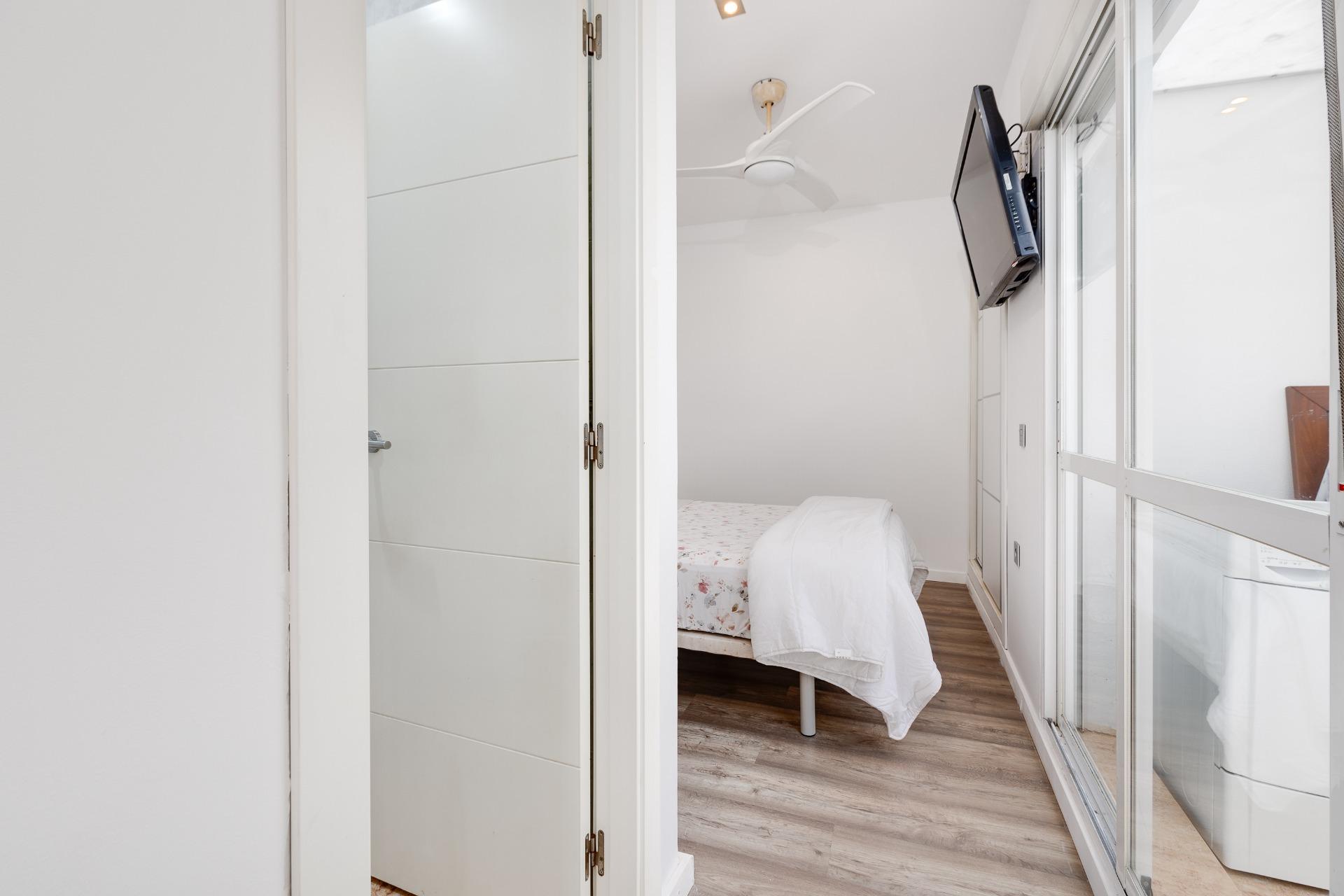 Interior hallway leading to bedrooms, 3-bedroom apartment, Playa de los Locos, Torrevieja