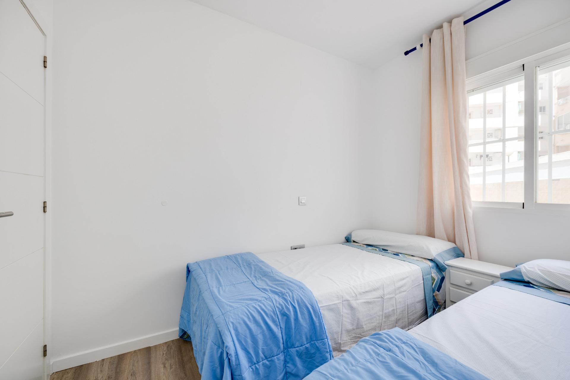 Bedroom storage recess, 3-bedroom apartment, Playa de los Locos, Torrevieja