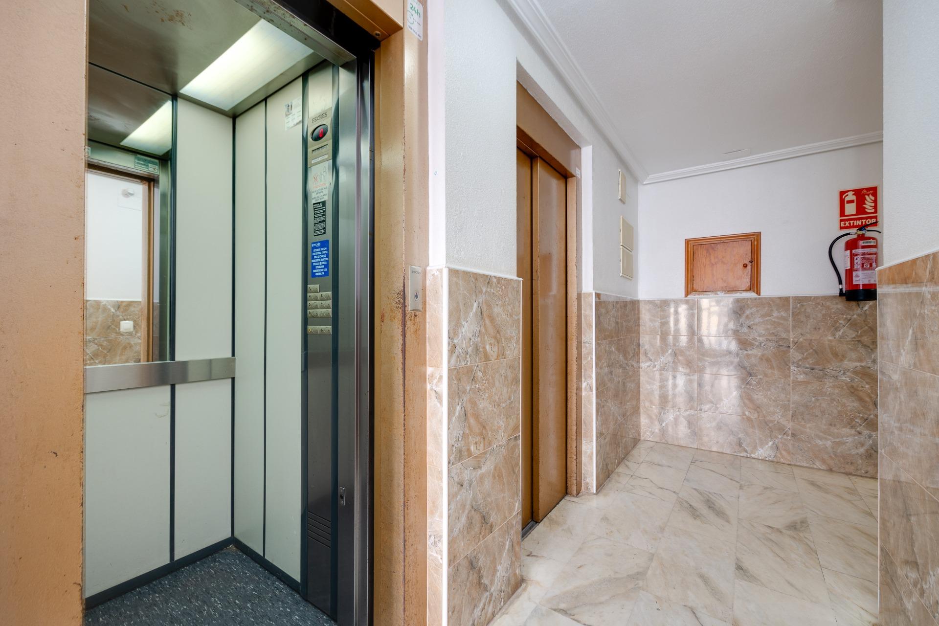 Enclosed private patio outdoor space, ground-floor apartment, Playa de los Locos, Torrevieja