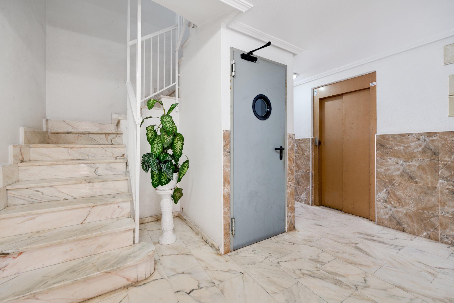 Interior corridor from hallway to bedrooms, 3-bedroom apartment, Playa de los Locos, Torrevieja