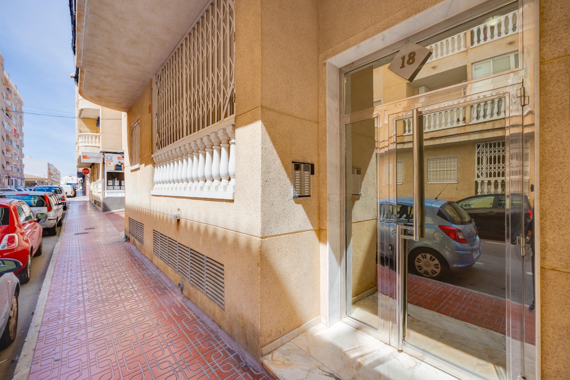Bedroom wardrobe recess with storage, 3-bedroom apartment, Playa de los Locos, Torrevieja