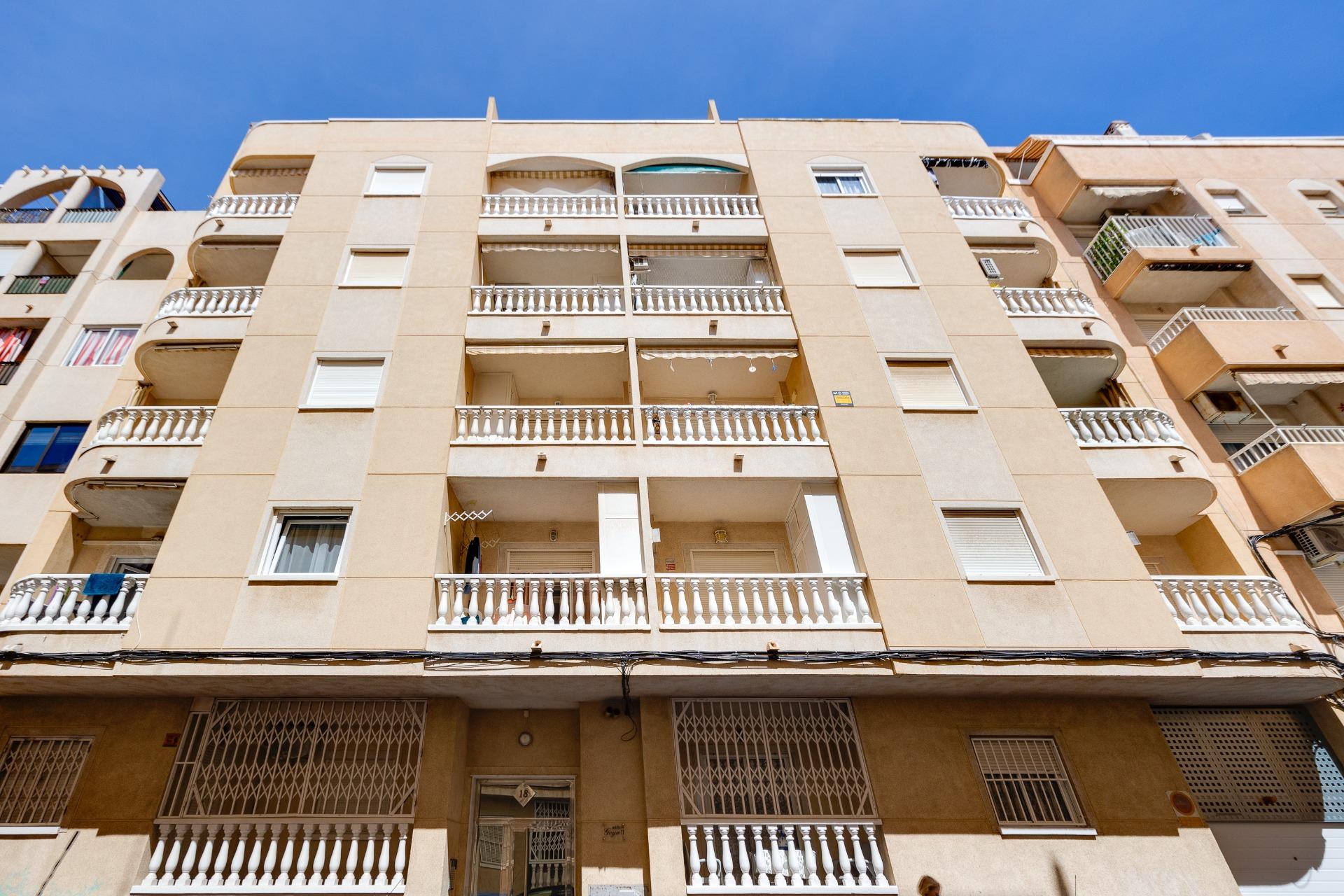 Natural light entering bedroom, ground-floor apartment, Playa de los Locos, Torrevieja