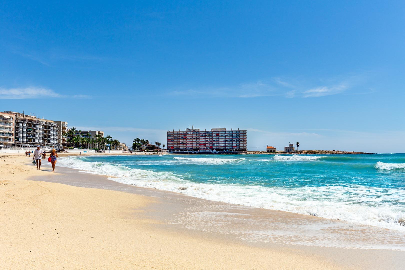 Open-plan living and dining space, 3-bedroom ground-floor apartment, Playa de los Locos