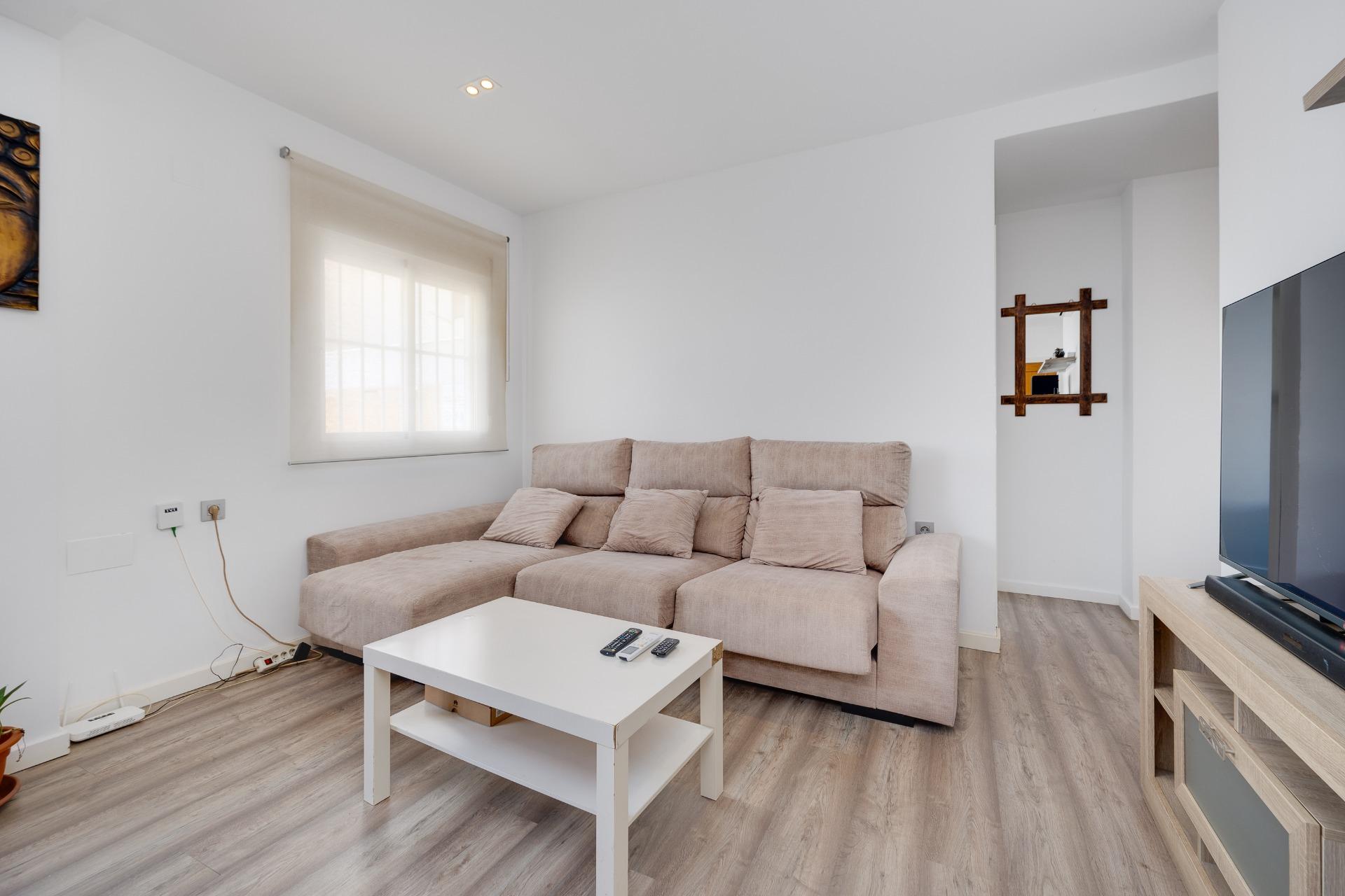 Bathroom with basin and full fittings, 3-bedroom apartment, Playa de los Locos, Torrevieja