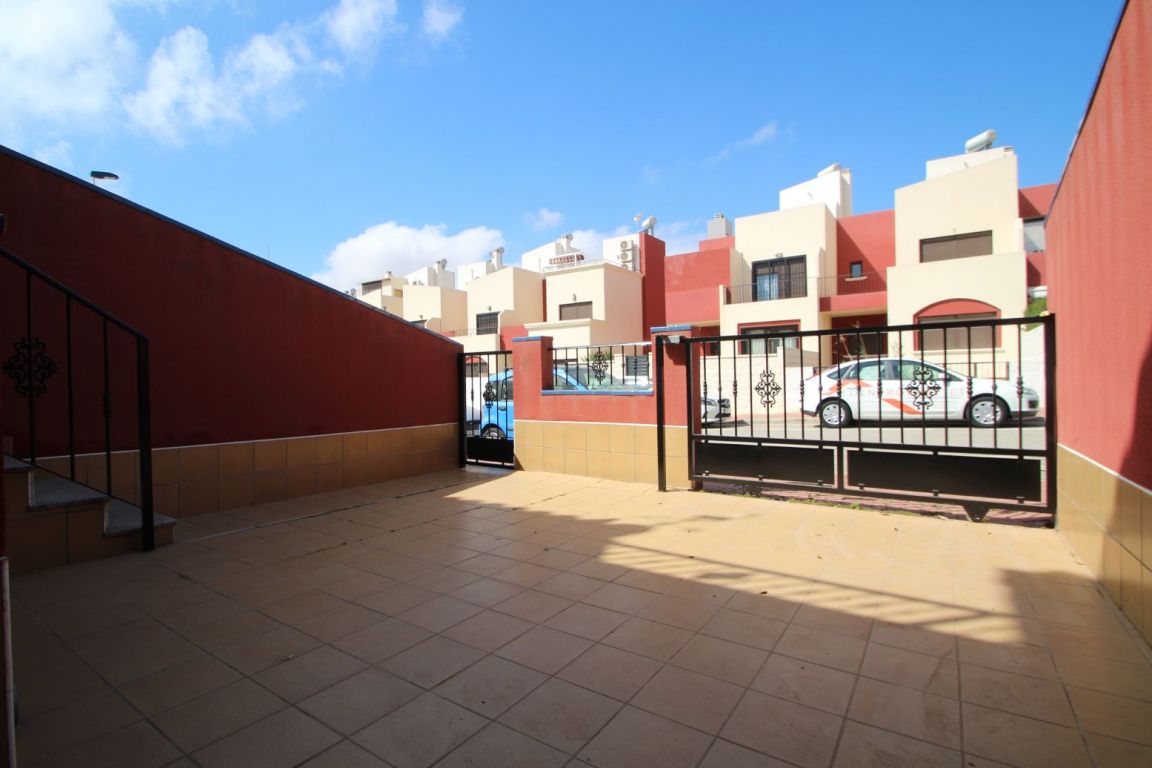 Entrance hallway in 3-bedroom townhouse, Aguas Nuevas 1, Torrevieja