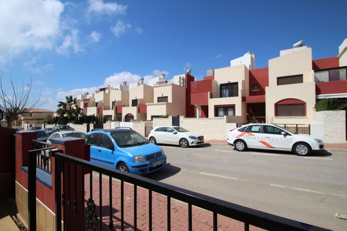 Upper-floor landing leading to bedrooms, townhouse Aguas Nuevas 1, Torrevieja