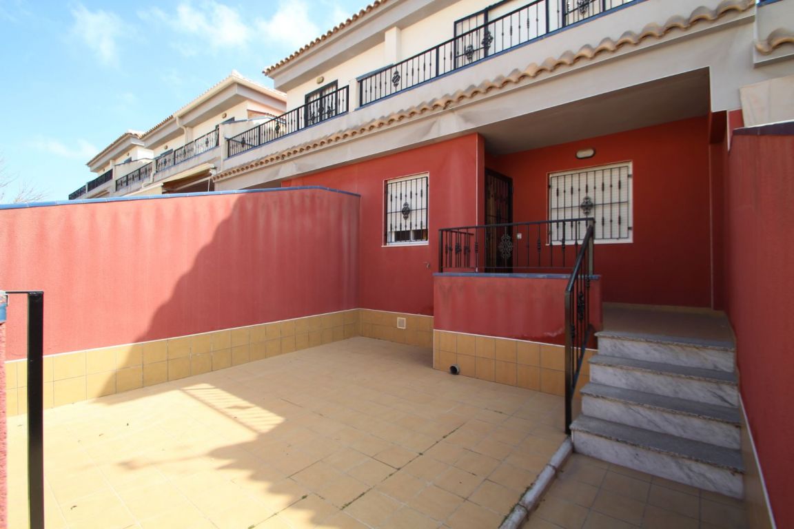 Furnished living area with seating in 3-bedroom townhouse, Aguas Nuevas 1, Torrevieja