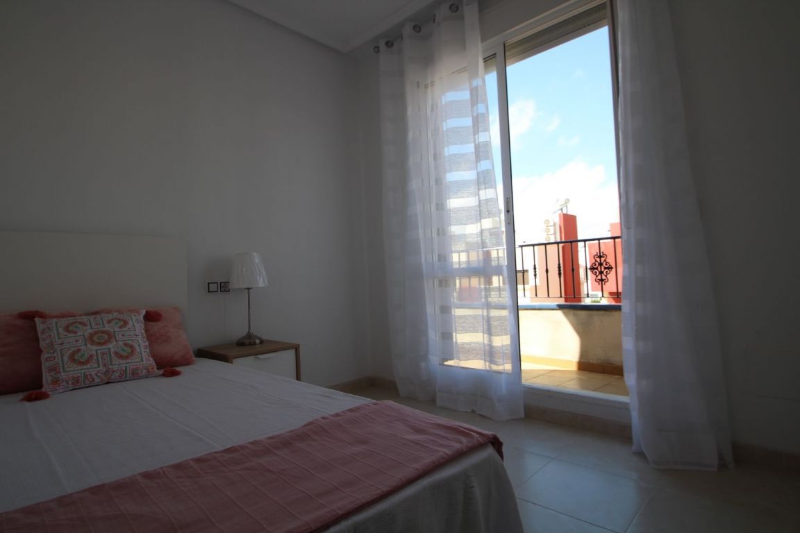 Garden with planting and paved path, townhouse Aguas Nuevas 1, Torrevieja