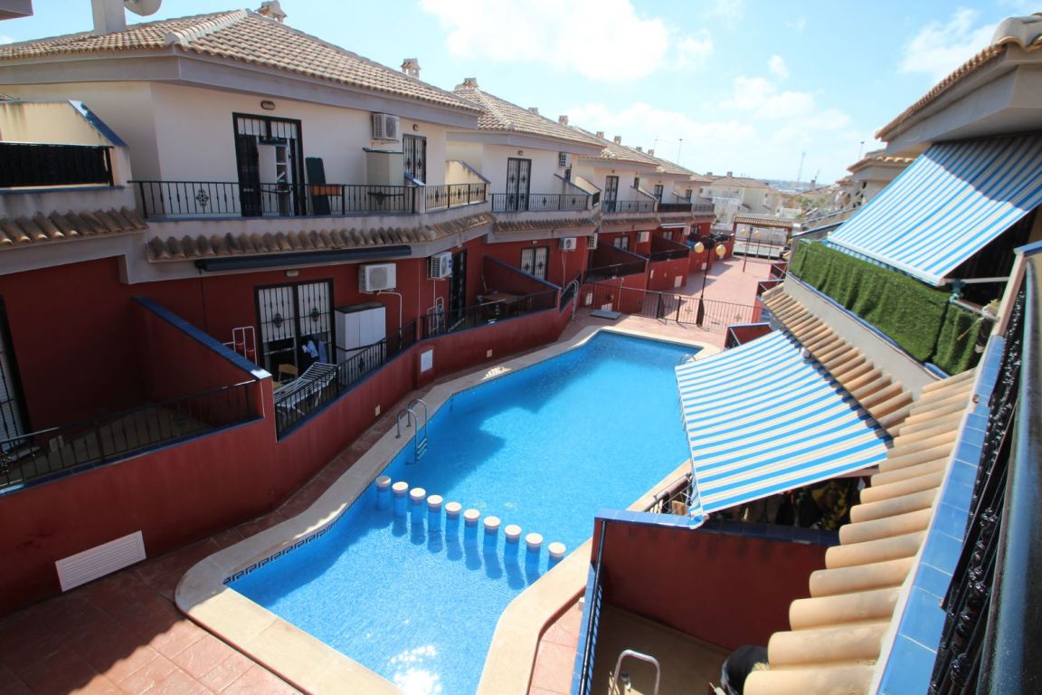 Dining area with table and chairs in 3-bedroom townhouse, Aguas Nuevas 1, Torrevieja