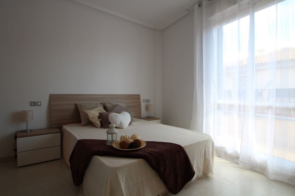 Fitted bedroom furniture detail, townhouse Aguas Nuevas 1, Torrevieja