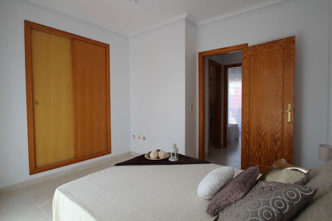 Bathroom wall tiles and bath fittings, townhouse Aguas Nuevas 1, Torrevieja