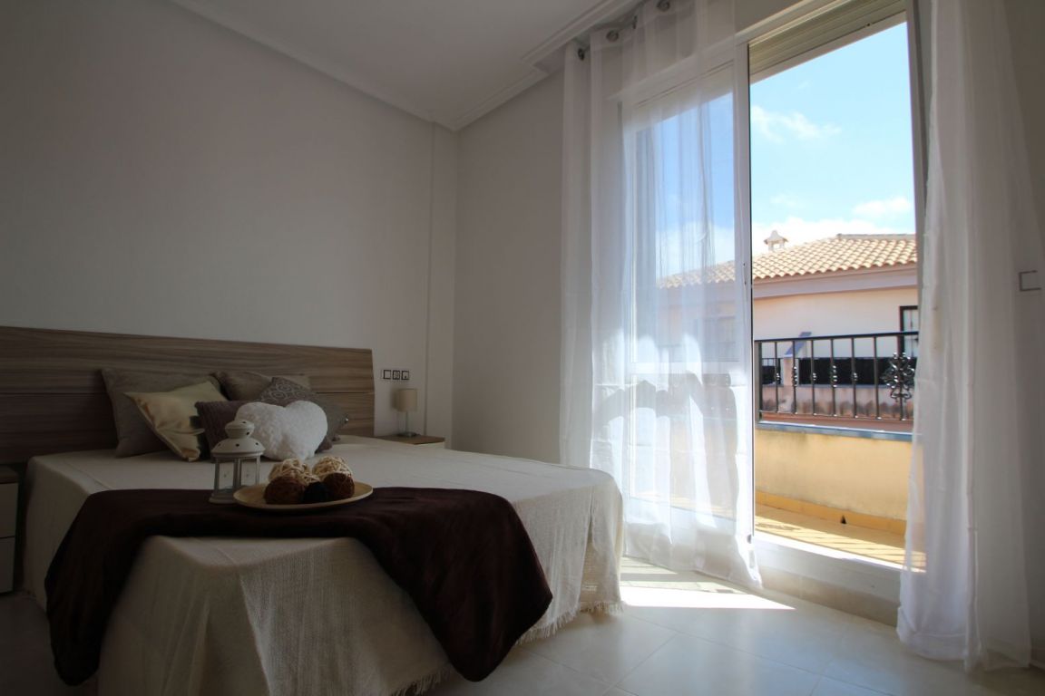 Terrace with outdoor seating set, 3-bedroom townhouse Aguas Nuevas 1, Torrevieja
