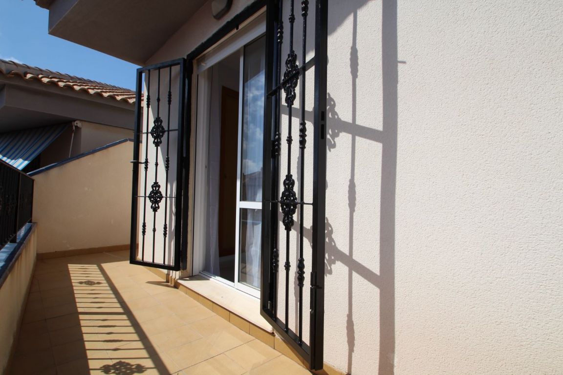 Communal pool with surrounding planted area, Aguas Nuevas 1, Torrevieja