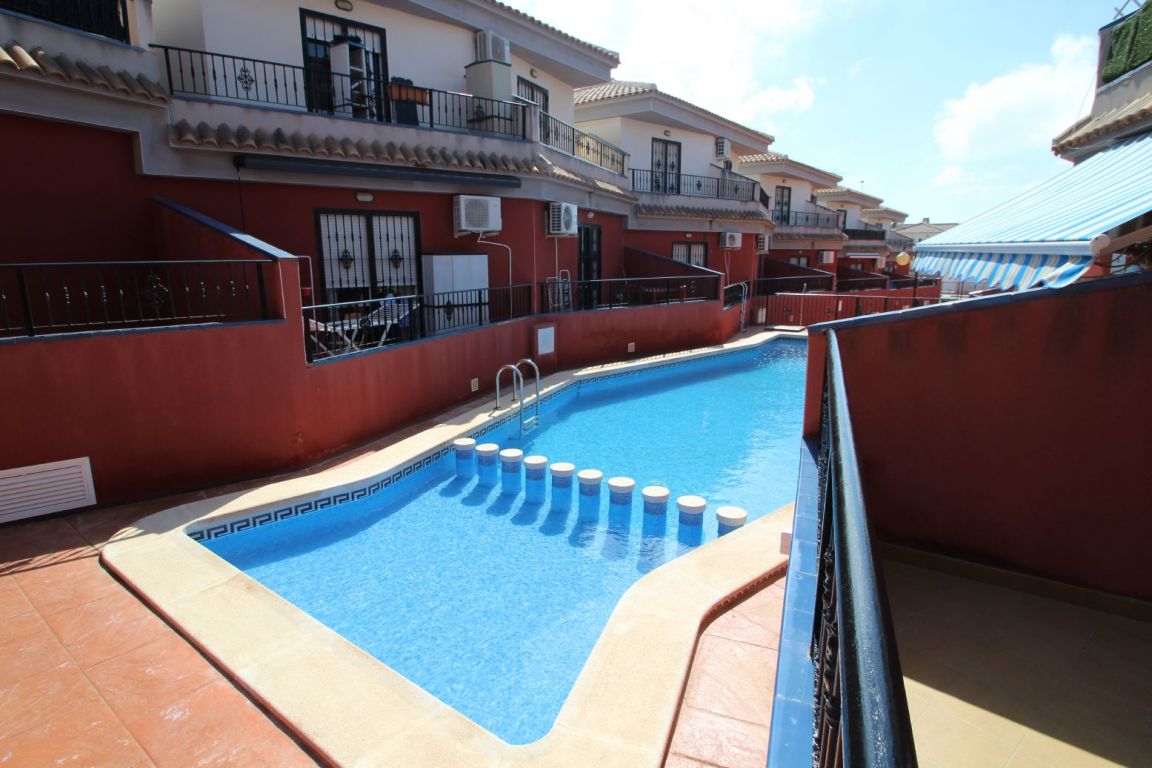 Covered terrace with shade structure, townhouse Aguas Nuevas 1, Torrevieja