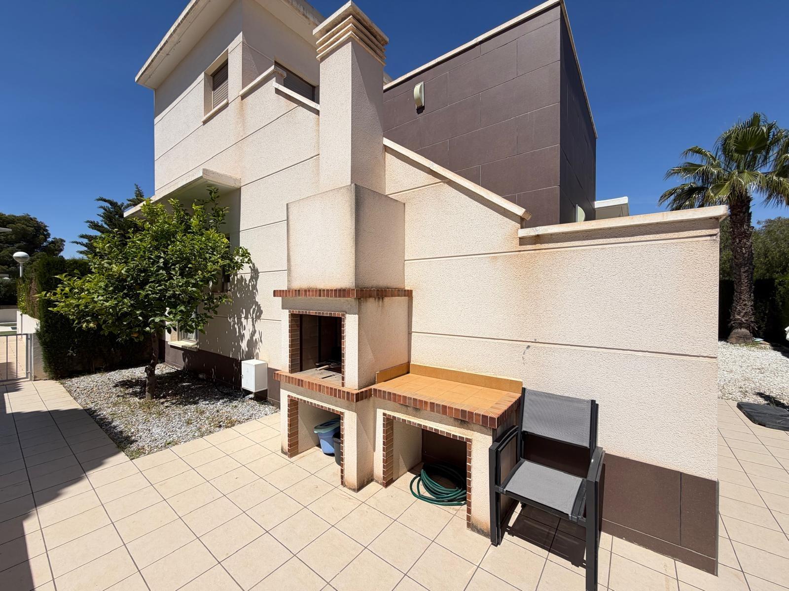 Private parking within gated plot, villa in Doña Pepa