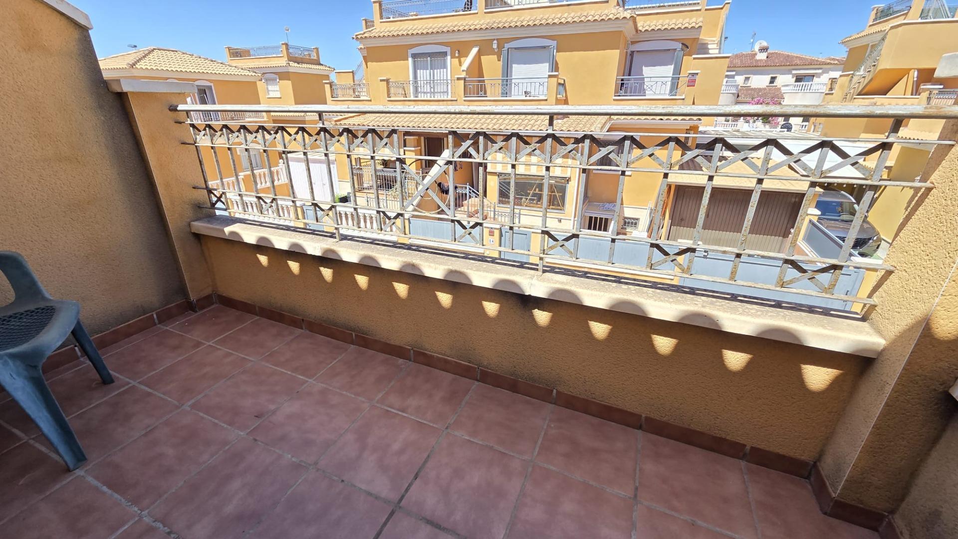 Kitchen worktops and upper cabinetry in townhouse, Aguas Nuevas, Torrevieja