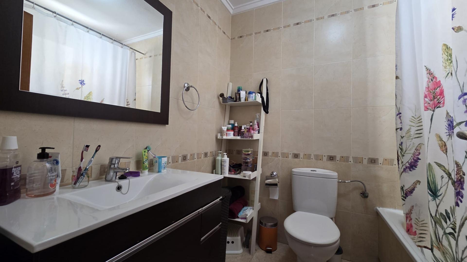 Kitchen appliances and fittings in 3-bedroom townhouse, Aguas Nuevas, Torrevieja