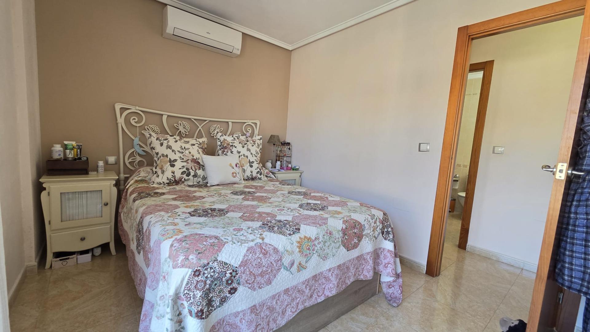 Living area with windows, corner townhouse in Aguas Nuevas, Torrevieja