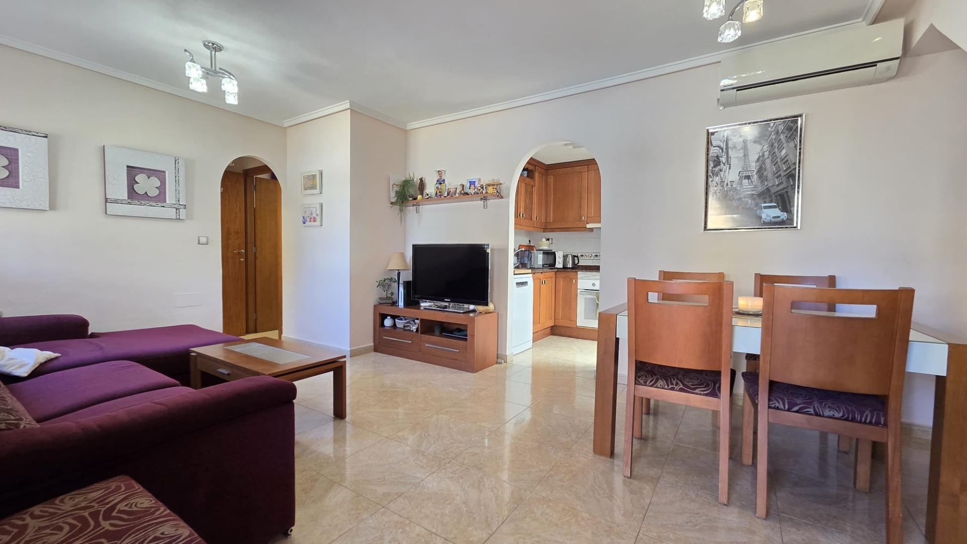 Kitchen with cabinetry and worktops in 3-bedroom townhouse, Aguas Nuevas, Torrevieja