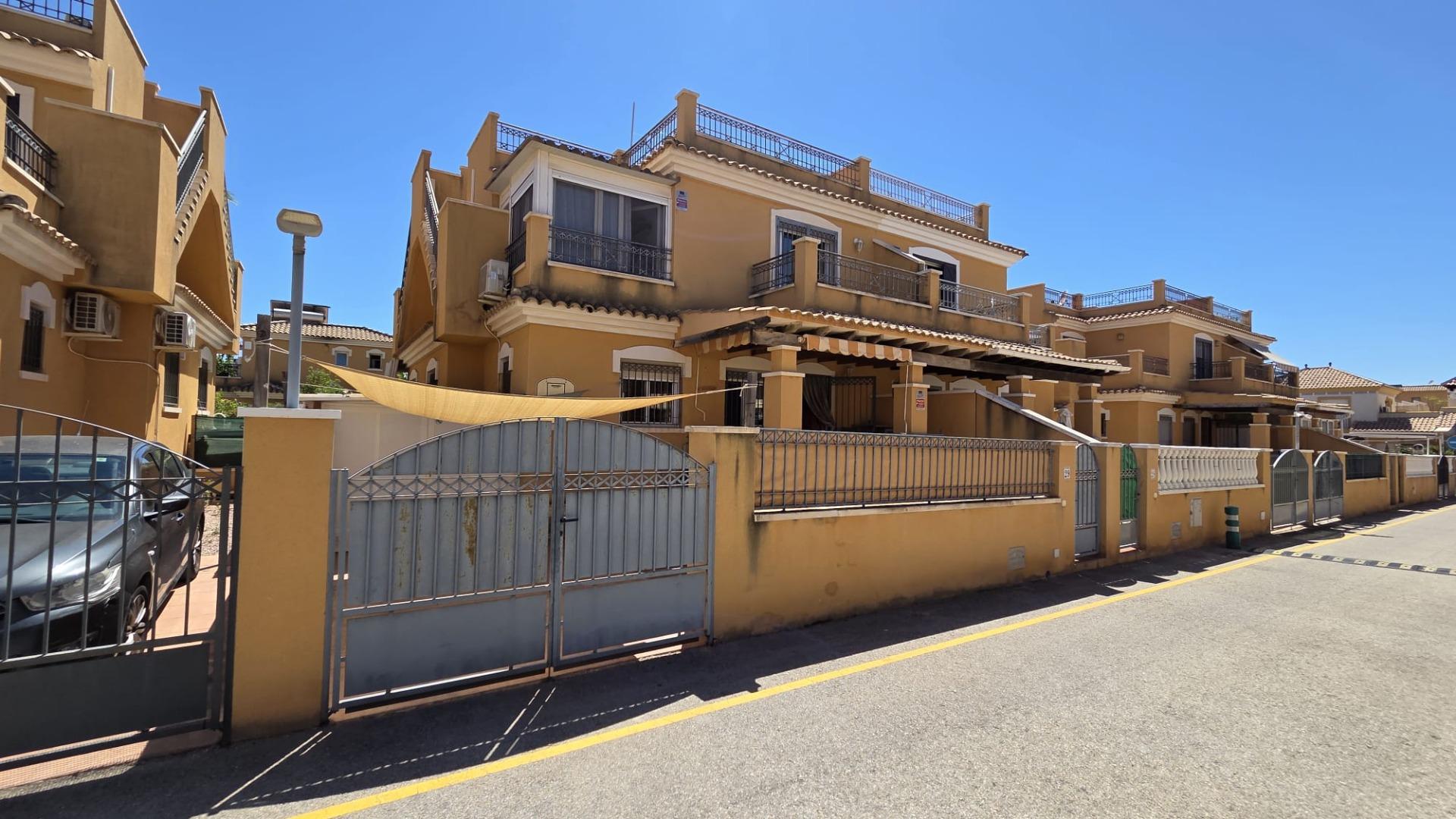 Kitchen and dining area, 3-bedroom townhouse in Aguas Nuevas, Torrevieja
