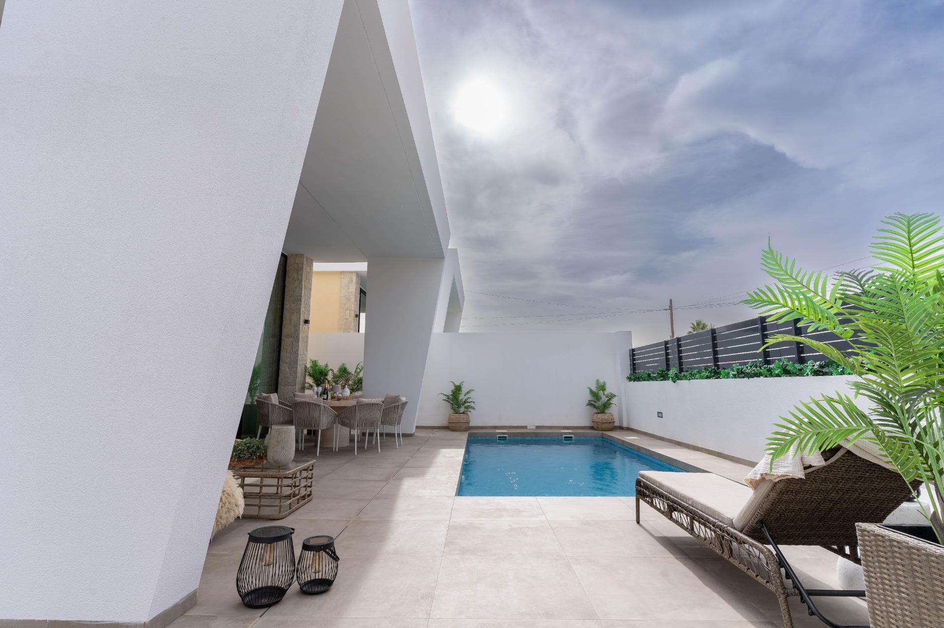 Master bedroom with walk-in wardrobe, La Siesta villa, Torrevieja