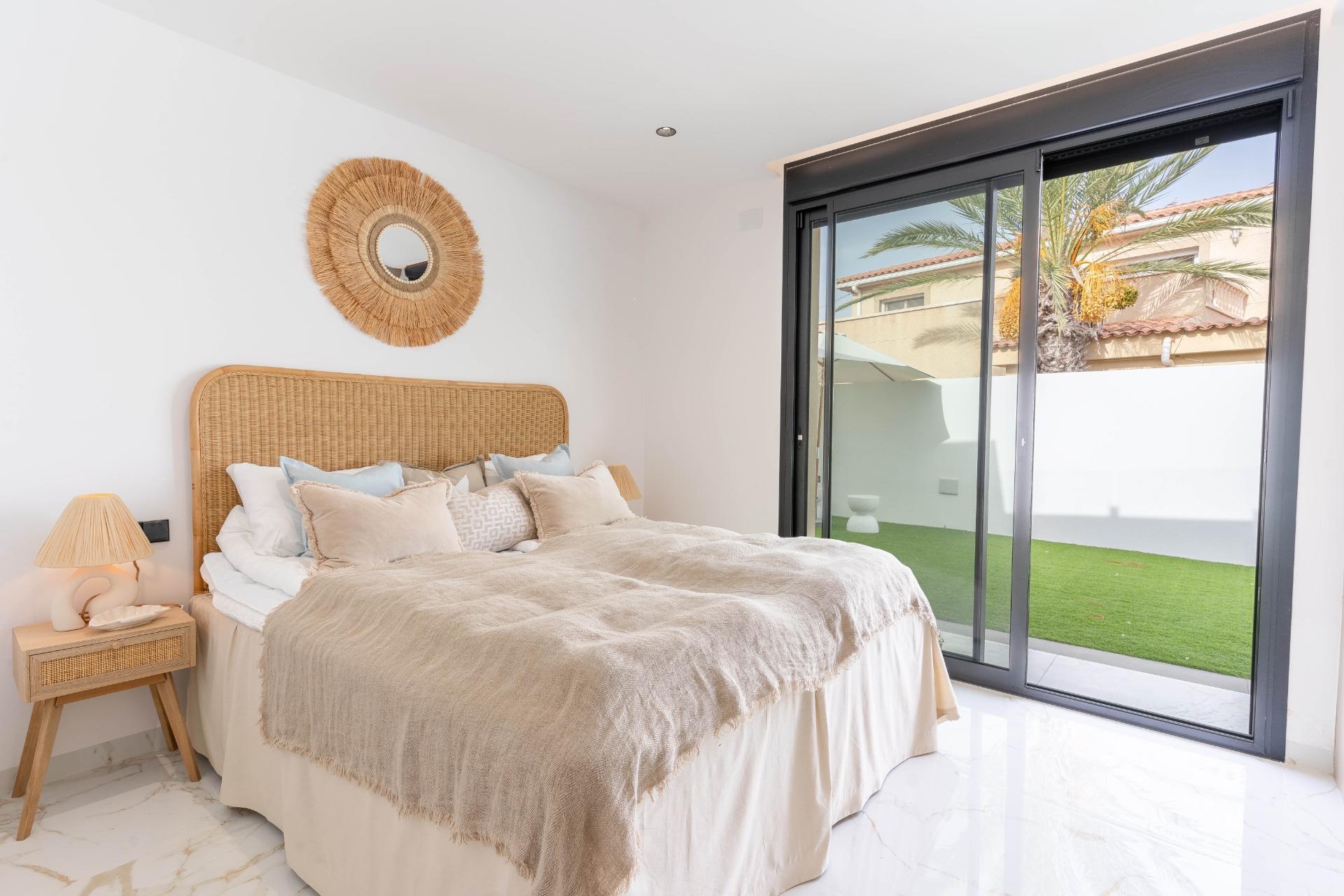 Solarium flooring and perimeter railing, La Siesta villa, Torrevieja