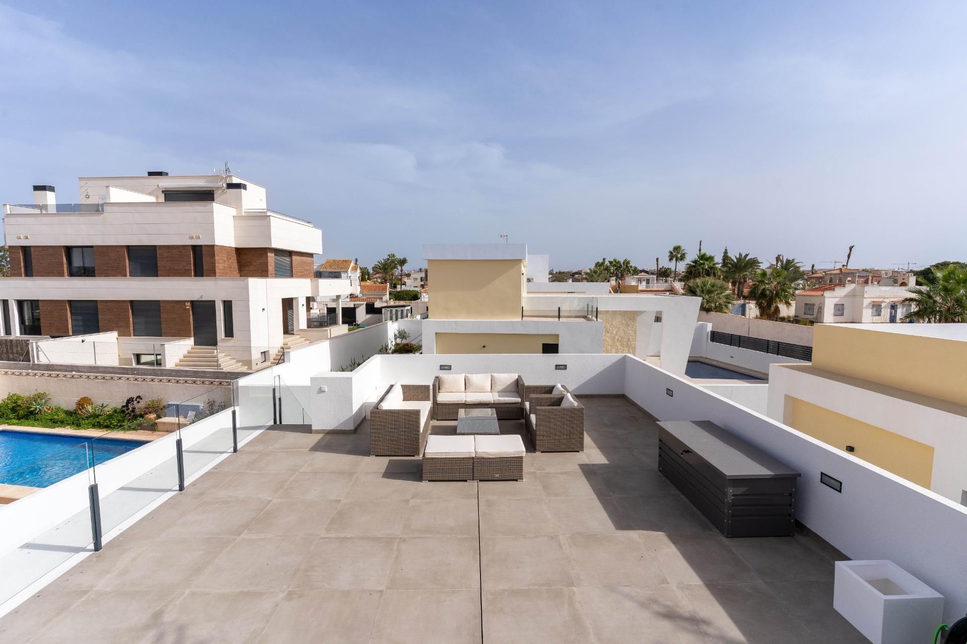 Open-plan living, dining and kitchen space in La Siesta villa, Torrevieja