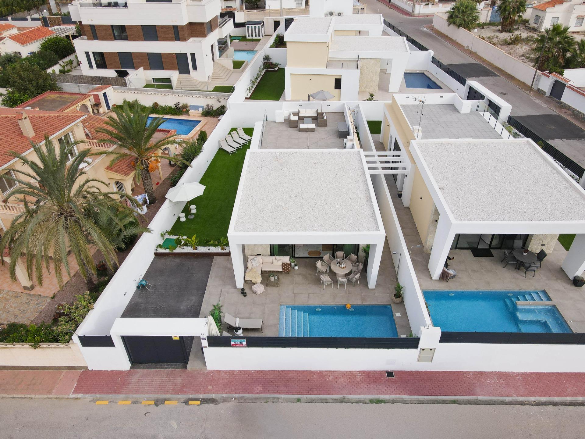 Interior wall and finish quality detail, new-build villa in La Siesta