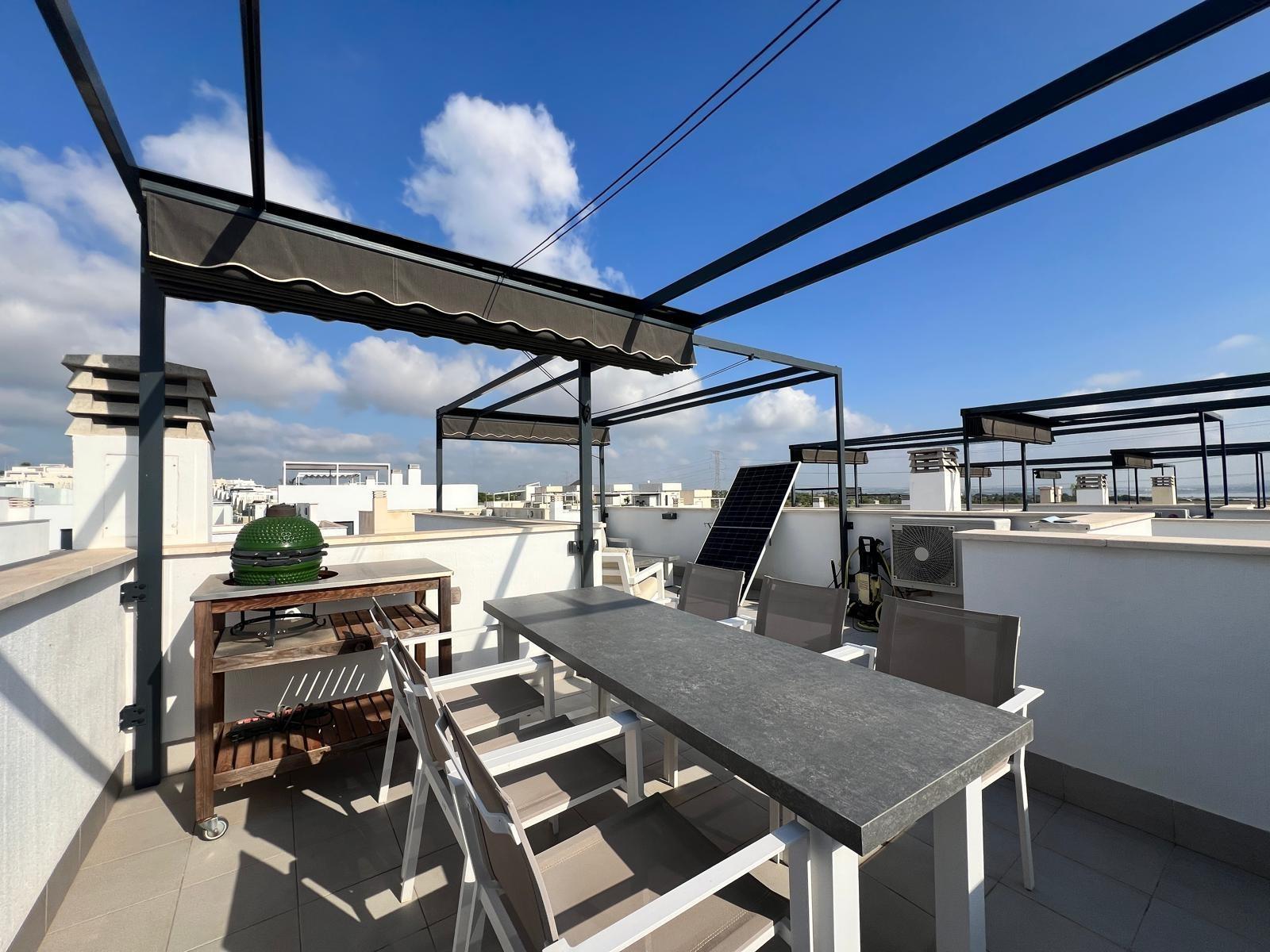 First-floor bathroom with shower enclosure, villa in Villamartín-Las Filipinas, Orihuela Costa