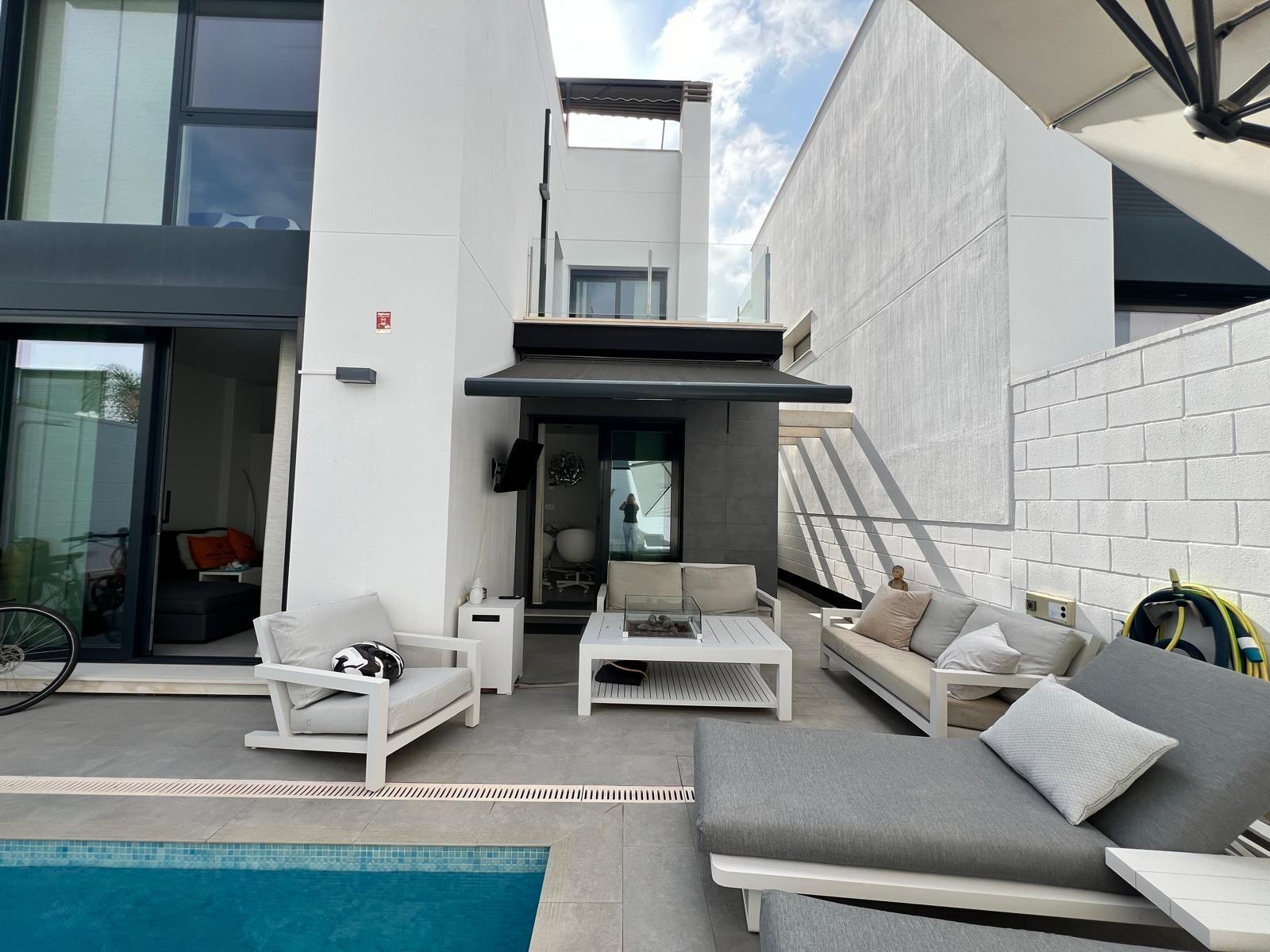 Bathroom with shower enclosure, 3-bedroom villa, Villamartín-Las Filipinas