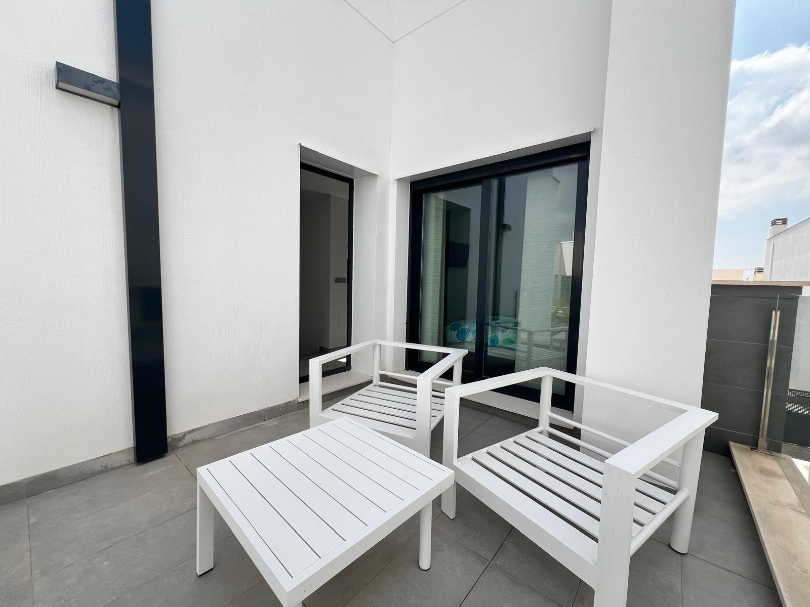 Private parking area for two cars, villa in Villamartín-Las Filipinas