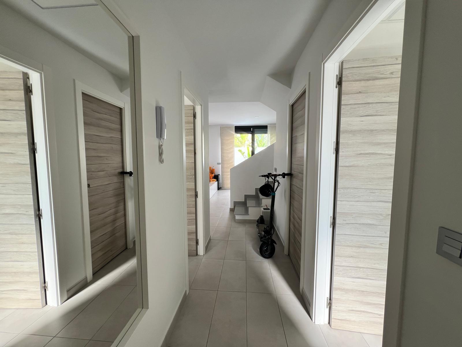 Ground-floor bathroom with shower, villa in Villamartín-Las Filipinas, Orihuela Costa
