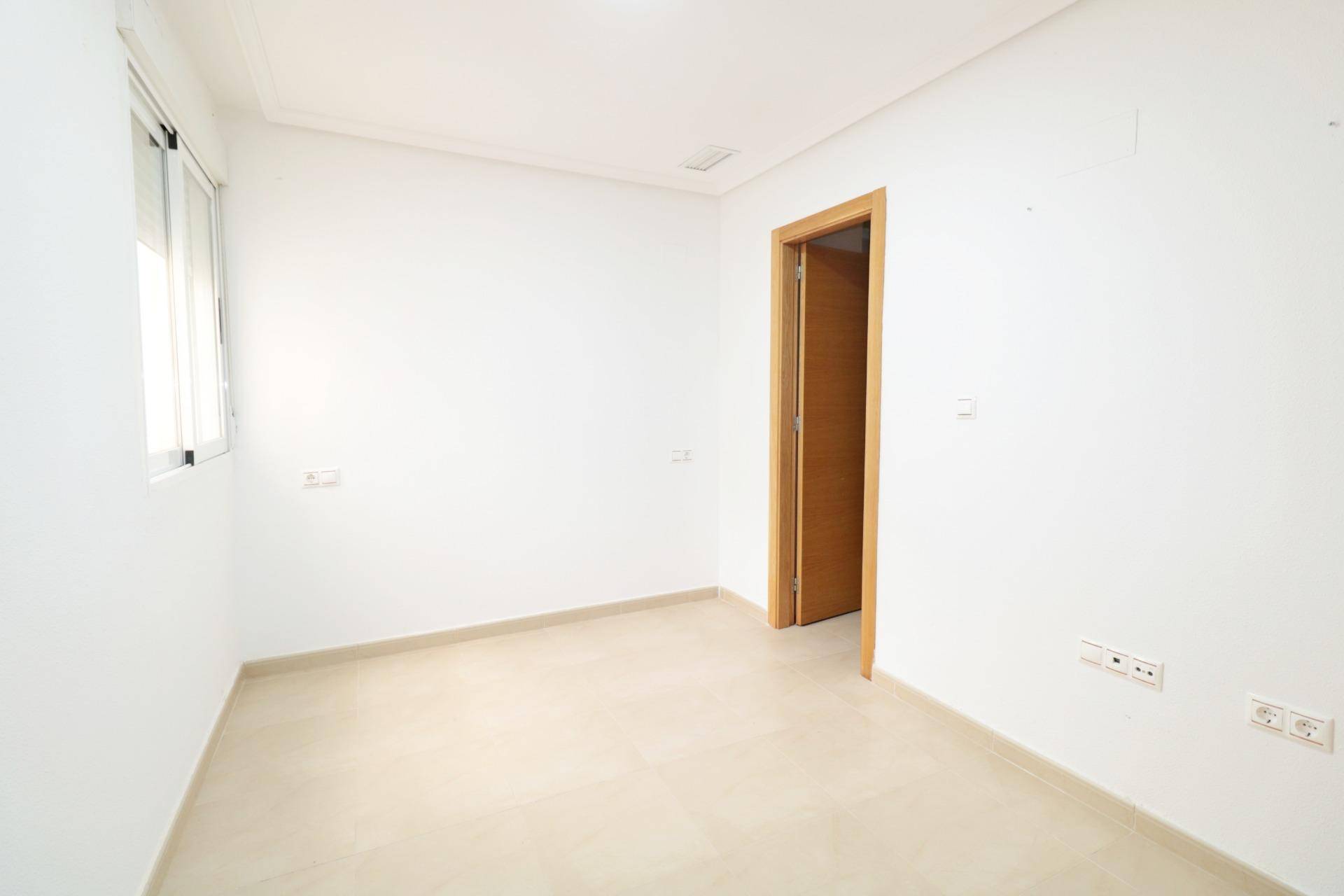 Second bathroom with bath in 4-bedroom apartment, Parque de las Naciones, Torrevieja