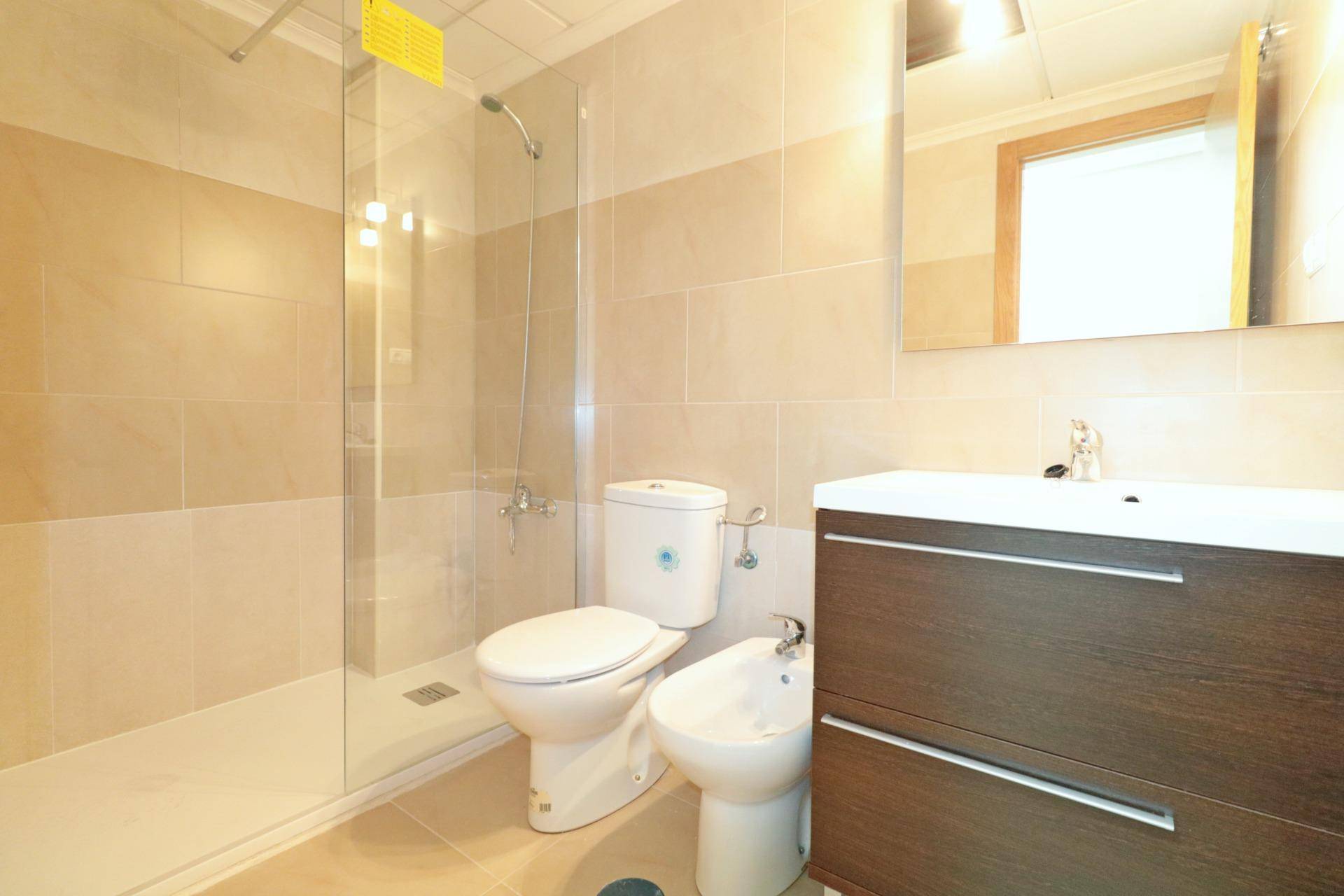 Interior detail showing wall and floor finish in 4-bedroom apartment, Parque de las Naciones