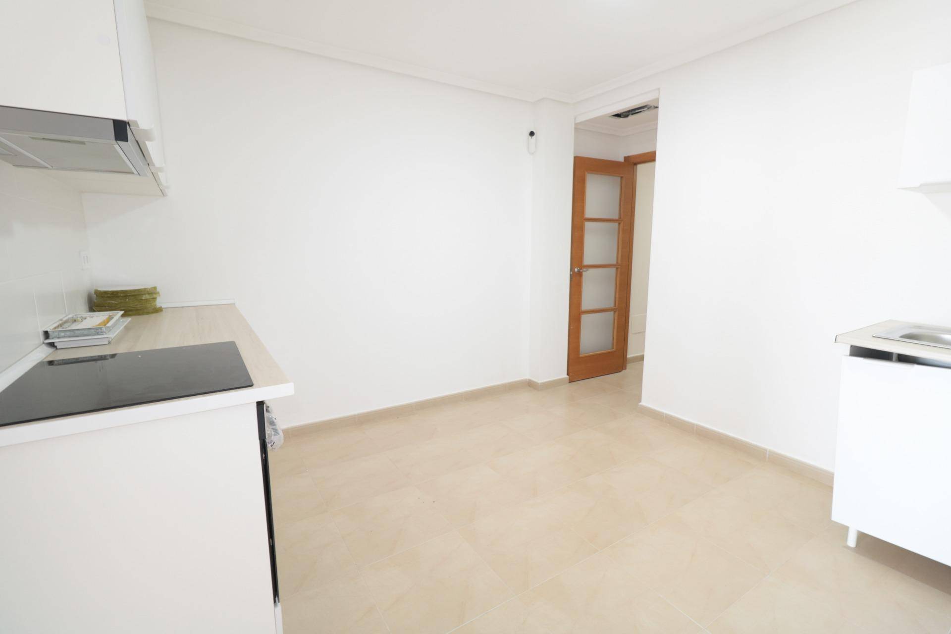 Dining area with table and chairs in 4-bedroom apartment, Parque de las Naciones, Torrevieja