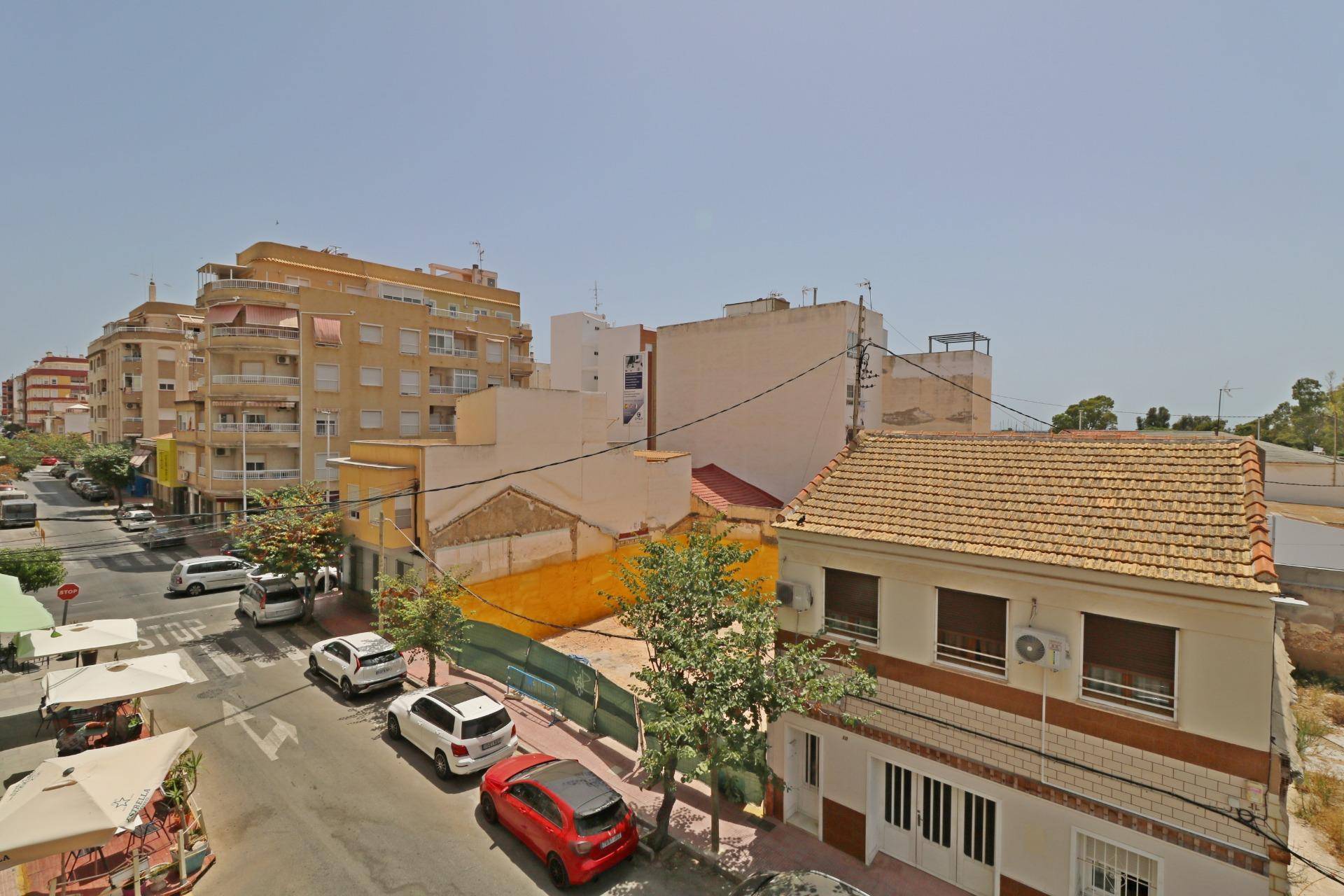 Bathroom with shower and fittings in 4-bedroom apartment, Parque de las Naciones, Torrevieja