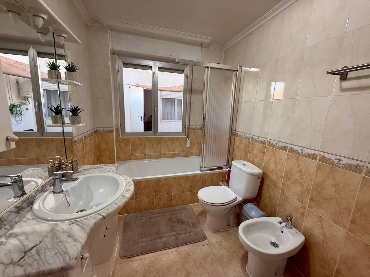 Kitchen worktop and appliances, apartment in Playa del Cura, Torrevieja