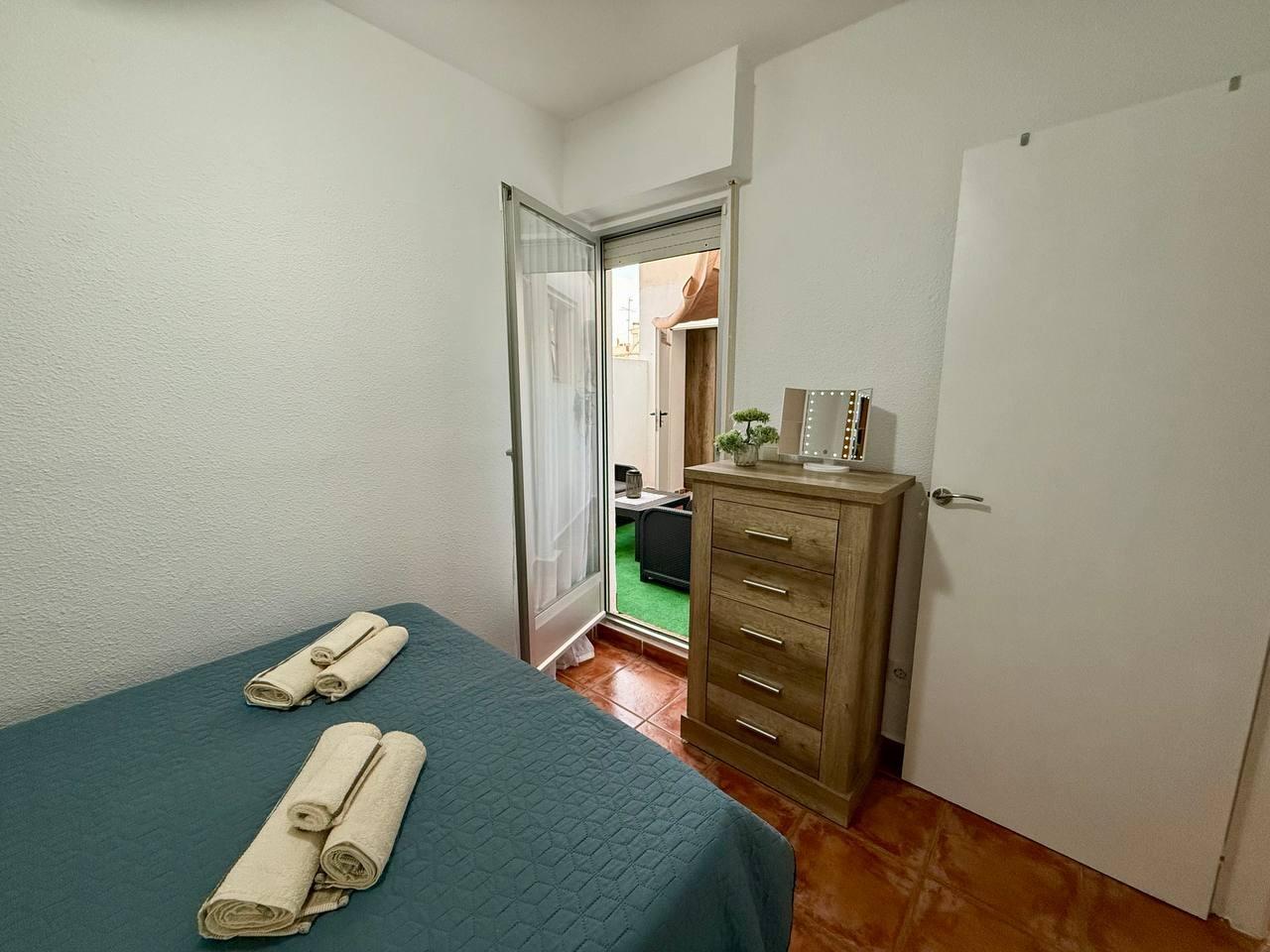 Bathroom fittings and fully tiled walls, Playa del Cura apartment