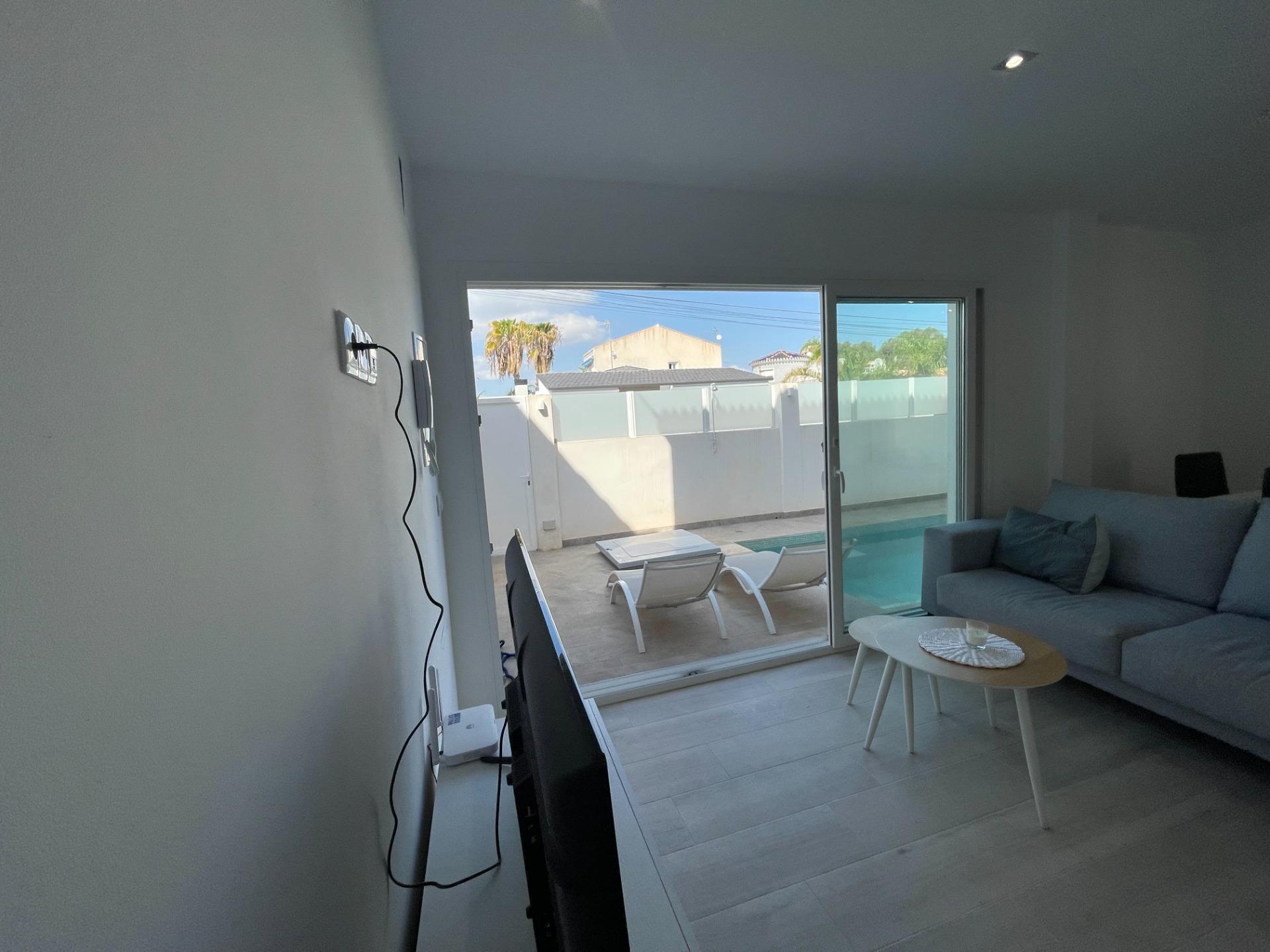 Glazed terrace of ground-floor bungalow in La Regia, Orihuela Costa
