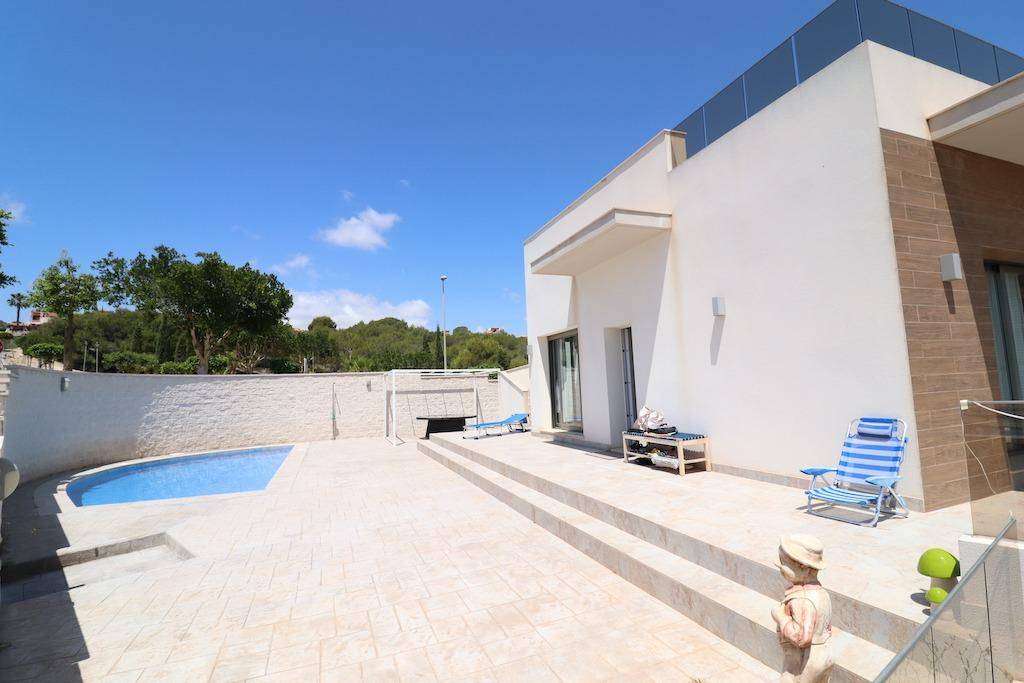 Garden and corner plot perimeter, villa in Bellavista, San Miguel De Salinas