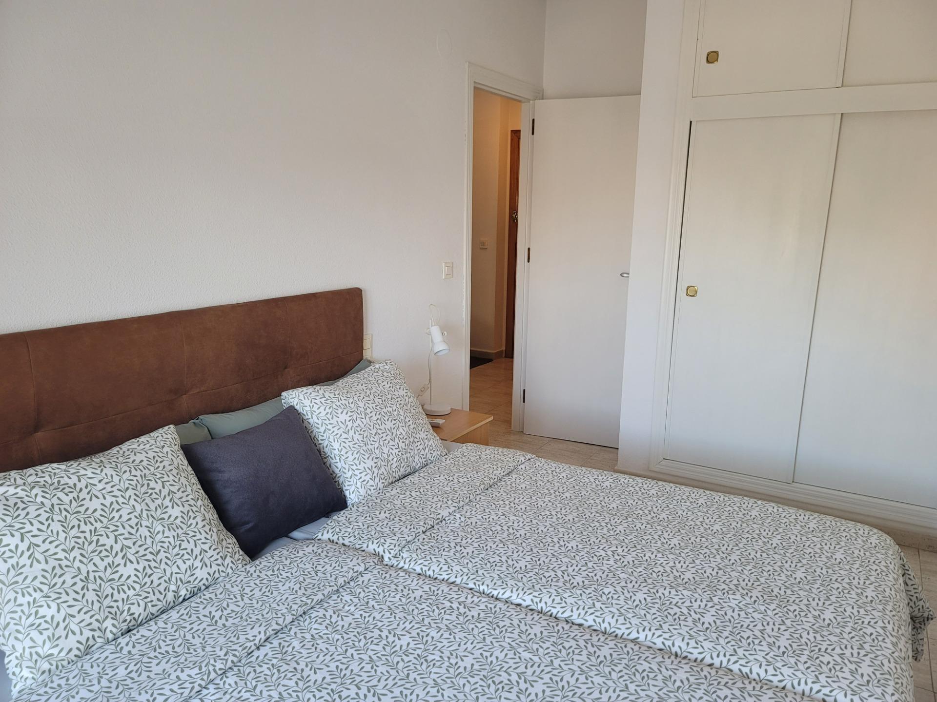 Built-in wardrobe interior in main bedroom, penthouse, Acequion, Torrevieja